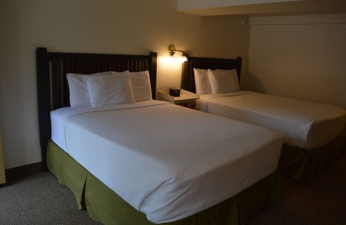 Columbia Falls Hotel | #29- TWO QUEEN BEDS in Charming hotel in C. Falls with WiFi, AC, 20 mi to GNP