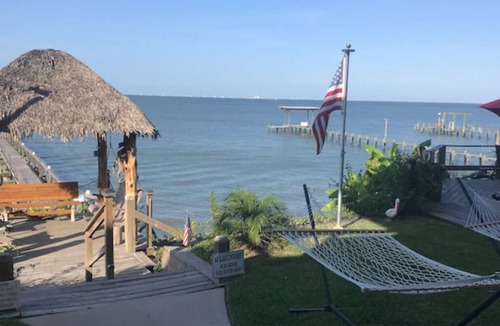 Bacliff House | 2B/1B sleeps 7 on shared waterfront property - 270' pier, hot tub & amenities