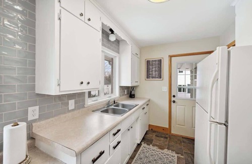 Elk River House | 2B-2B-1LVL-Midterm Stays-Parks-Pets Welcome