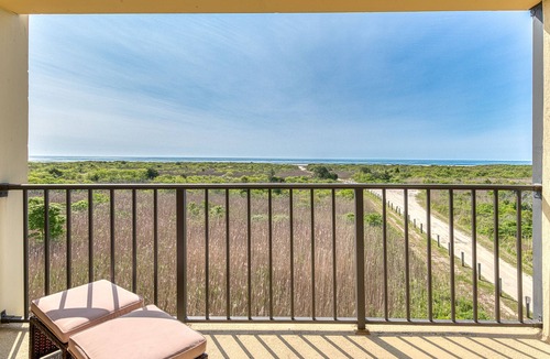 Southend Condo | 2b/2b Beachfront Oceanview with POOL