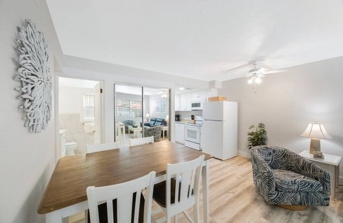 Madeira Beach Condo | 2b 2b Ground Floor Poolside - Surf Song #120