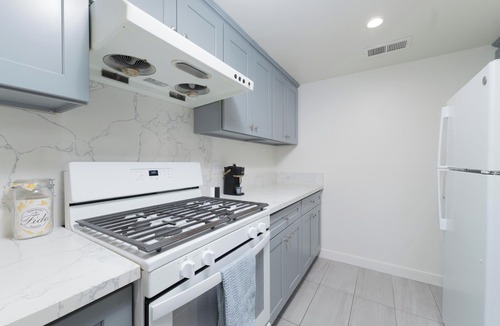 Monterey Park House | 2B2B Retreat Best Location SGV - Heart of Asian Cuisine! 15min away from DTLA