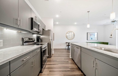 SoNo Apartment | 2B2B with Private Balcony Modern & Stylish - 2B4