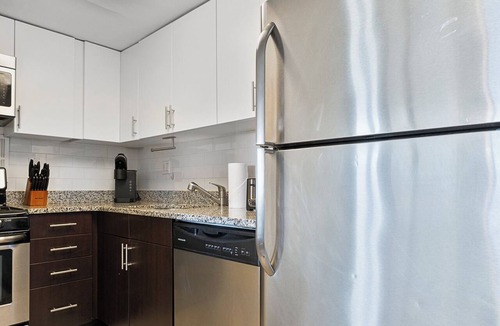 North Brookline Apartment | 2bd/1.5ba Next to BU yolt