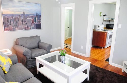 Hyde Park House | 2BD/1BA - The Treehouse - 1930's Hyde Park Home by UT/Downtown