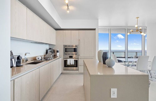 Hollywood South Central Beach Condo | ★ 2BD/2BA BEACHFRONT CONDO AT LYFE RESORT WITH OCEAN-VIEW! 25 min to MAJOR INTERNATIONAL SPORTING EVENT!