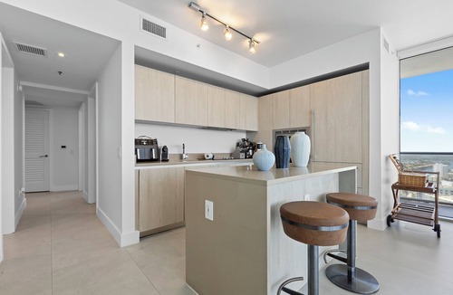 Hollywood South Central Beach Condo | ★ 2BD/2BA BEACHFRONT CONDO AT LYFE RESORT WITH OCEAN-VIEW! 25 min to MAJOR INTERNATIONAL SPORTING EVENT!