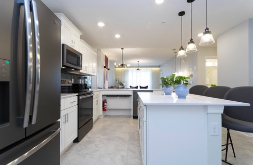 Kissimmee Condo | 2bd/2ba Brand new lake-view condo close to Disney