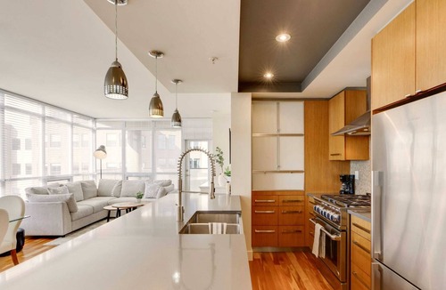 Southwest Calgary Condo | 2bd.2bth. 300Mbs. Underground parking. 1000sq ft.
