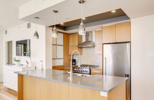Southwest Calgary Condo | 2bd.2bth. 300Mbs. Underground parking. 1000sq ft.