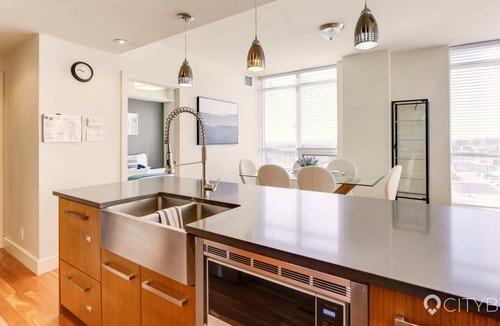 Southwest Calgary Condo | 2bd.2bth. 300Mbs. Underground parking. 1000sq ft.