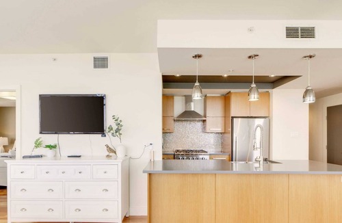 Southwest Calgary Condo | 2bd.2bth. 300Mbs. Underground parking. 1000sq ft.