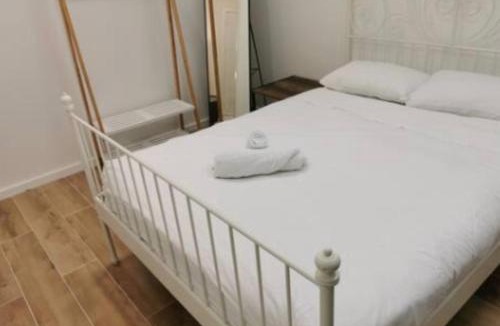 Hornsby House | 2bd 2bth Modern House close 2Train&Westfield