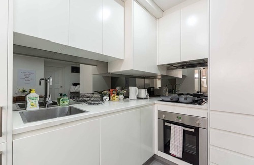 Darling Harbour Apartment | 2BD Apt with Large Courtyard near The Star Casino