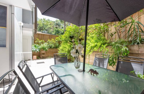 Darling Harbour Apartment | 2BD Apt with Large Courtyard near The Star Casino