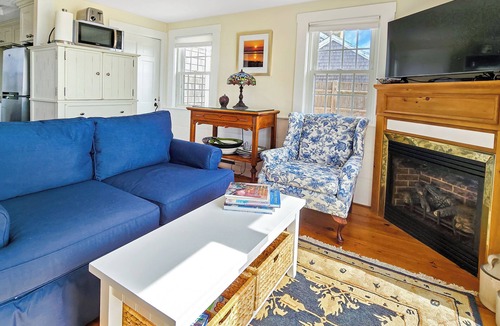 North Truro Cottage | 2BD Bayfront Cottage-Water Views, Direct Beach Access, A/C, Exclusive Use Outdoor Space