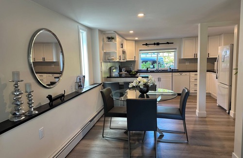 Hollyburn Condo | 2BD cozy guest suite in West Vancouver