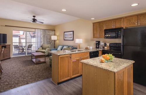 Table Rock Hotel | 2BD Deluxe/Branson - w/Pools, Barbecue, Gym!
