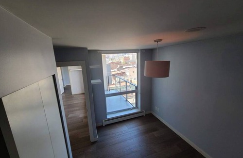 Chinatown Condo | 2BD Downtown Vancouver Condo with Free Parking+AC