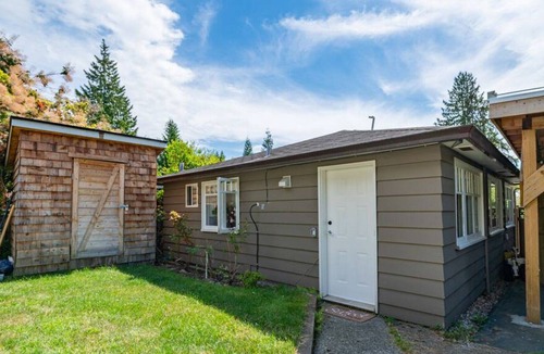 Hollyburn House | 2BD home away from home in Ambleside beach.