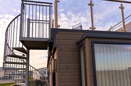Swalecliffe House | 2BD Seafront Lodge Amazing views in Kent