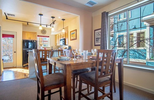 Hailey Condo | 2BD Sweetwater Condo - Community Park, Pool + Hot Tub