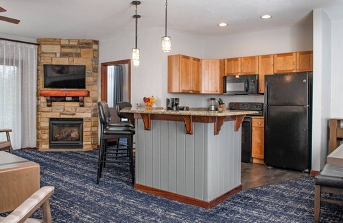 Lake Delton Condo | 2BD/Wisconsin Dells - Access to Water Parks!