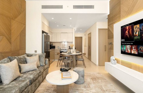 Downtown Dubai Apartment | 2BDR Apt LED side Burj Khalifa Views Opposite Dubai Mall