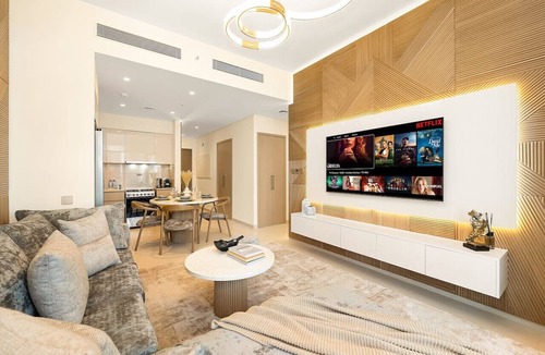 Downtown Dubai Apartment | 2BDR Apt LED side Burj Khalifa Views Opposite Dubai Mall