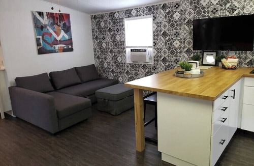Sherkston Cottage | 2BDRM Sherkston Shores Cottage. Steps to the Beach