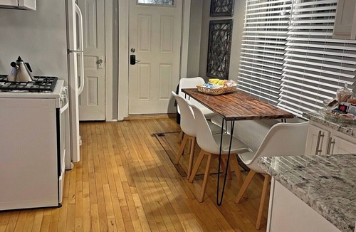 Lower East Side House | 2bed 1.5bath House, Lower Eastside, King Bed, Fire Pit, Sleeps 6