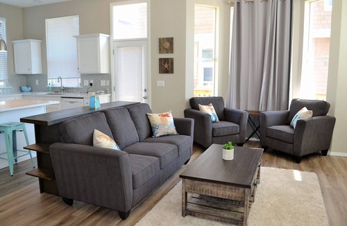 Seaside House | 2Bed/2.5 Bath, Newly Re-modeled Townhouse, w/Fireplace, Close to Everything