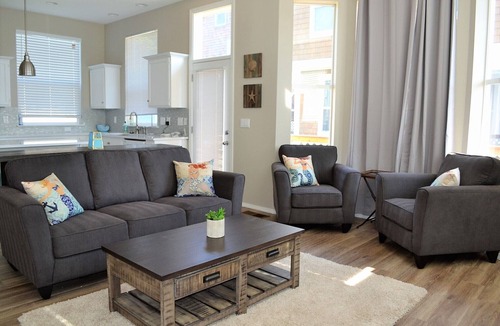 Seaside House | 2Bed/2.5 Bath, Newly Re-modeled Townhouse, w/Fireplace, Close to Everything