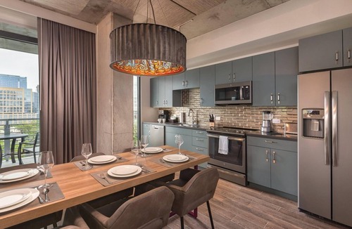 Civic District Resort | 2Bed/2Bath Deluxe Unit in a Central Austin Resort with a Rooftop Pool!