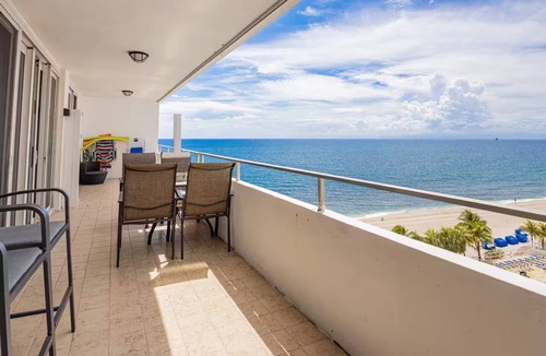 Bermuda Riviera Condo | 2Bed 2Bath Huge Balcony Full Kit