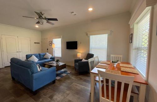 Hermosa House | 2Bed2Bath with Creek and Open Spaces