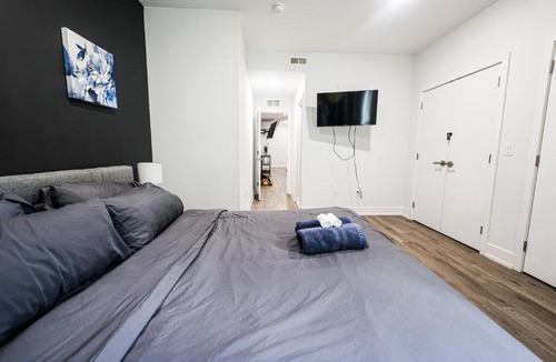 North Philadelphia East Apartment | 2Bed2BathCentralSpaciousWIFITempleSleeps6