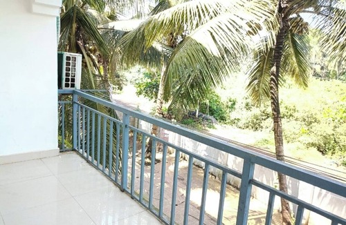 Arambol Apartment | 2bhk walkable to beach with patio@arambol