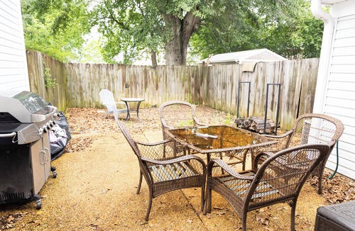 Tuscaloosa House | 2BR/1.5BA Townhouse. 10 min to UA Campus, River Run Park & Downtown Northport