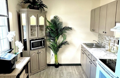 Long Island House | 2br~10ppl~nearBeach~TrainNYC~Family~Central~New Kitchen~Fire Pit