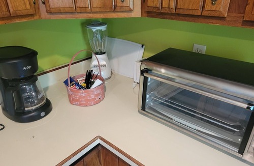 Waterloo Apartment | 2br 1ba, 3rd floor apt, near dwtn Waterloo, Adults only