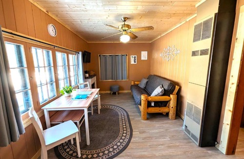 Park Rapids House | 2BR 1BA Cabin #2 Riverside Point Resort