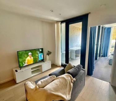 Reid Apartment | 2BR-1BR-1Car- CBD Pool Central