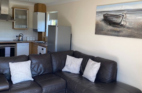 St Neots Apartment | 2BR &2 Bath Riverside Penthouse 2 Parking View Near St Neots