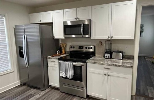 Greer House | 2BR 2B House Close to Downtown