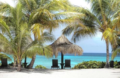 Dominicus Apartment | 2BR 2BA Beachfront 63