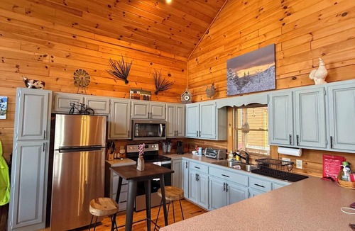 West Jefferson Cabin | 2BR/2BA Cabin Near Downtown West Jefferson Fireplace + Workspace