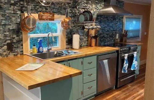 Emerald Isle House | 2BR/2BA, Clean, Comfy & Steps from Dining & Sound w/Tesla charging station