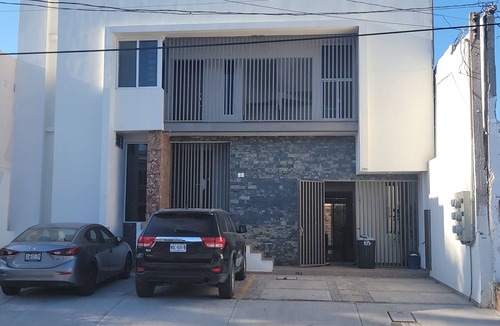 Ferrocarrilera Apartment | 2br/2ba Condo a block from the beach-Great place to stay!