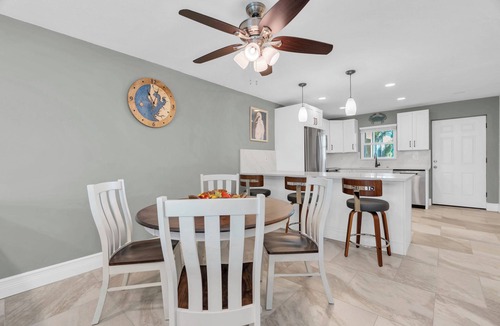 Pass-a-Grille Condo | 2BR/2BA Condo in Historic Pass A Grille